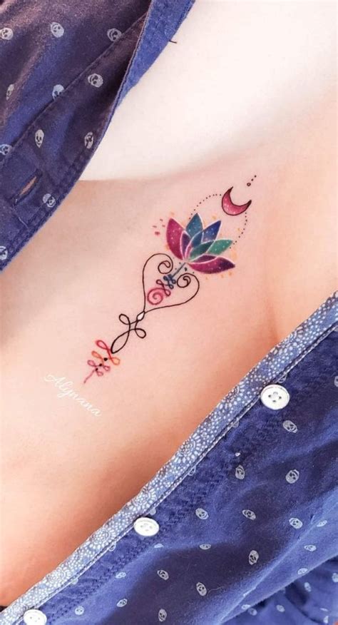 tatuajes entre los senos mujer|Imagenes de TATTOOS ¡Tatuajes para mujeres en el。